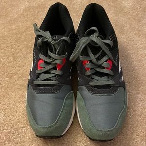 Reebok Ventilator Sneakers Size 10 Color Green Black Red